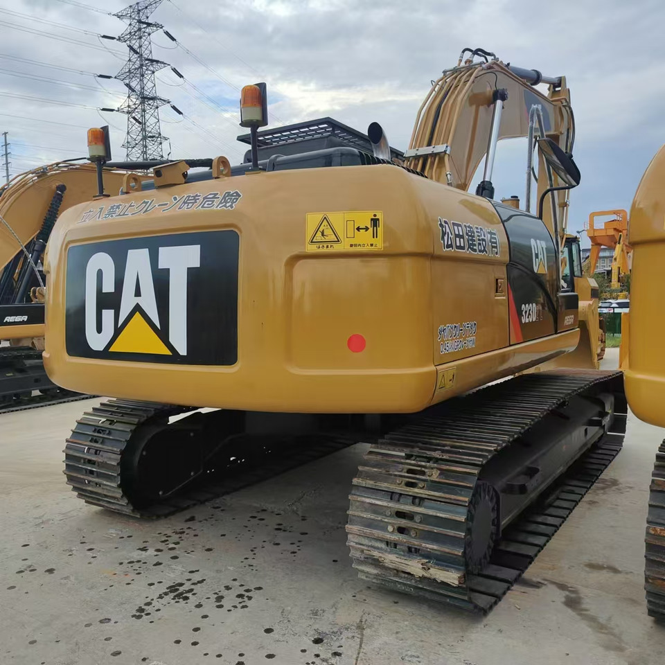 Used high quality excavator CAT 323D2L Made in Japan - Градежна машина: слика 5 Used high quality excavator CAT 323D2L Made in Japan - Градежна машина: слика 5