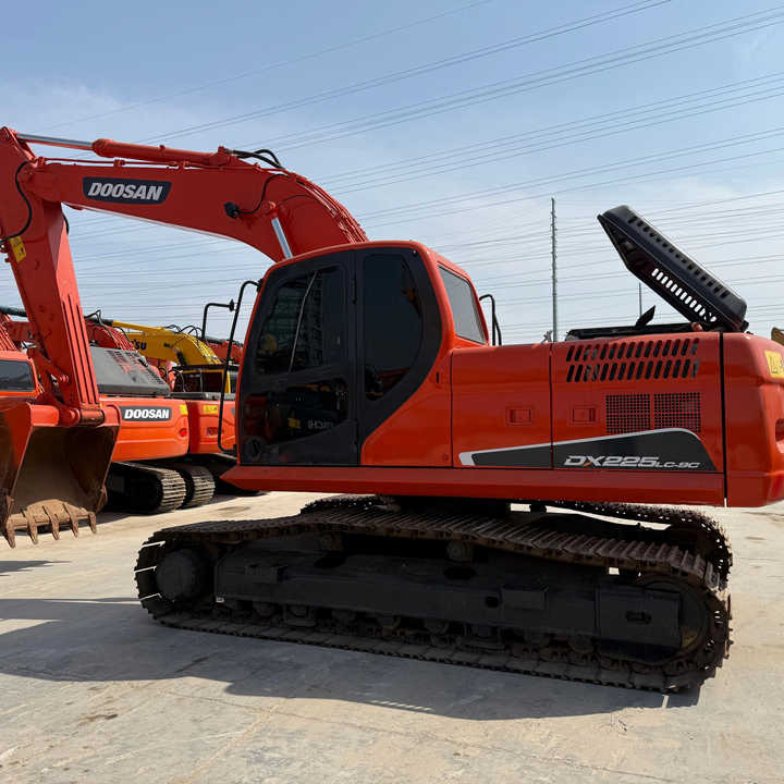 Heavy-Duty Doosan DX225LC-9C Excavator for Mining & Construction - Well-Maintained, Warranty Included - Багер гасеничар: слика 1 Heavy-Duty Doosan DX225LC-9C Excavator for Mining & Construction - Well-Maintained, Warranty Included - Багер гасеничар: слика 1