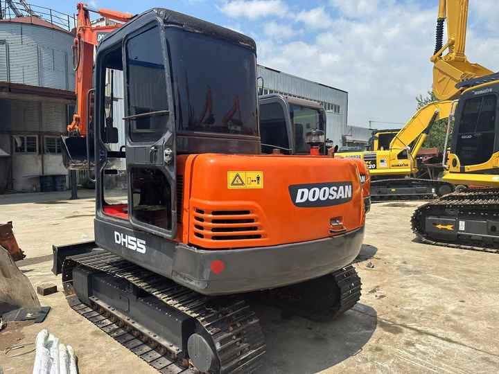 Low Shipping Used Excavator Doosan DH55 Good Condition with Low Hours - Багер гасеничар: слика 3 Low Shipping Used Excavator Doosan DH55 Good Condition with Low Hours - Багер гасеничар: слика 3