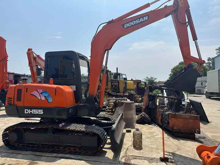 Low Shipping Used Excavator Doosan DH55 Good Condition with Low Hours - Багер гасеничар: слика 5 Low Shipping Used Excavator Doosan DH55 Good Condition with Low Hours - Багер гасеничар: слика 5