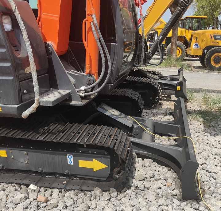 Original Japan Hitachi ZX60 Excavator Hitachi Excavator in Low Price for Hot Sale - Багер гасеничар: слика 5 Original Japan Hitachi ZX60 Excavator Hitachi Excavator in Low Price for Hot Sale - Багер гасеничар: слика 5