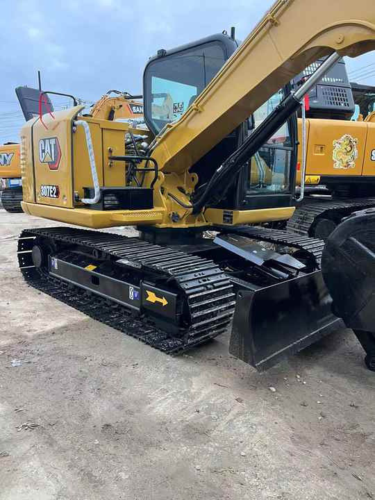 Used Caterpillar CAT 307E2 Crawler Mini Hydraulic Digger Second Hand Cat 307E2 Excavator - Мини багер: слика 2 Used Caterpillar CAT 307E2 Crawler Mini Hydraulic Digger Second Hand Cat 307E2 Excavator - Мини багер: слика 2