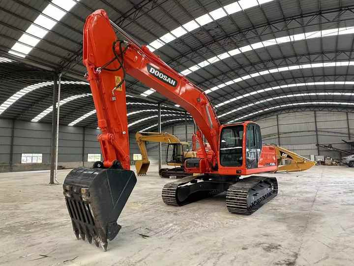 Used Digger Doosan DX225LC-9T Construction Machinery Construction Digger Used Doosan DX225LC-9T Cheap Excavator - Багер гасеничар: слика 2 Used Digger Doosan DX225LC-9T Construction Machinery Construction Digger Used Doosan DX225LC-9T Cheap Excavator - Багер гасеничар: слика 2