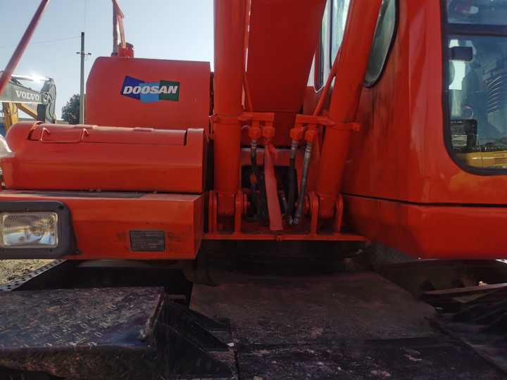 Used Digger Doosan Dh150w-7 Construction Machinery Construction Digger Used Doosan Dh150w-7 Cheap Excavator - Багер гасеничар: слика 4 Used Digger Doosan Dh150w-7 Construction Machinery Construction Digger Used Doosan Dh150w-7 Cheap Excavator - Багер гасеничар: слика 4