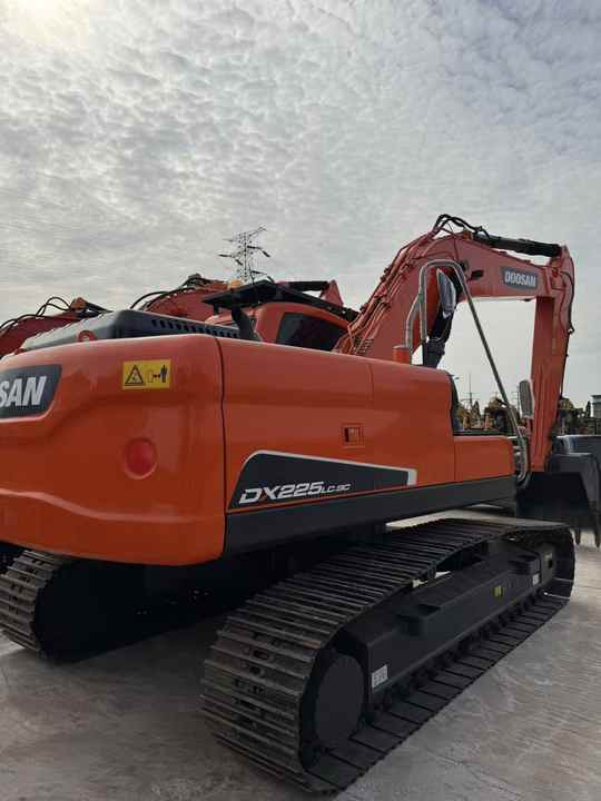 Used Doosan DX225LC-9C Hydraulic Excavator 25 Ton Doosan Dx225 Crawler Excavator with Excellent Performance Low Price for Sale - Багер: слика 3 Used Doosan DX225LC-9C Hydraulic Excavator 25 Ton Doosan Dx225 Crawler Excavator with Excellent Performance Low Price for Sale - Багер: слика 3