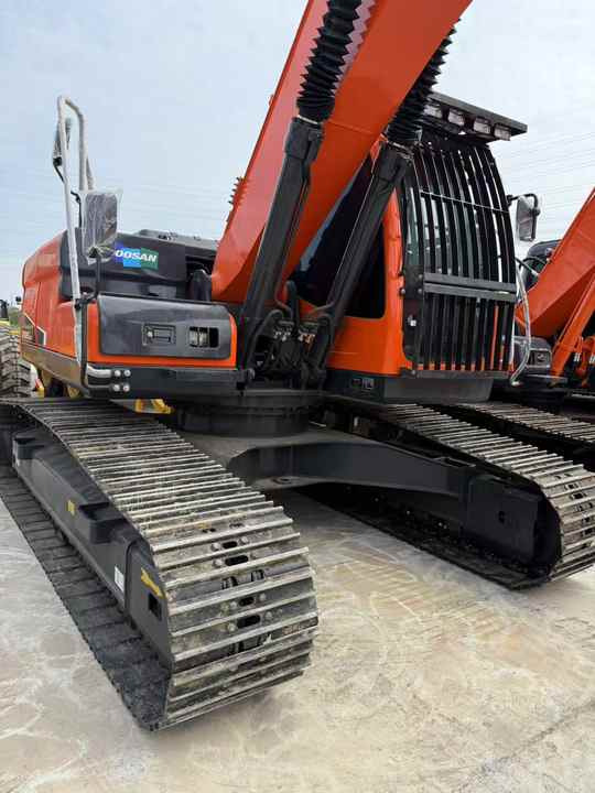 Used Doosan DX225LC-9C Hydraulic Excavator 25 Ton Doosan Dx225 Crawler Excavator with Excellent Performance Low Price for Sale - Багер: слика 5 Used Doosan DX225LC-9C Hydraulic Excavator 25 Ton Doosan Dx225 Crawler Excavator with Excellent Performance Low Price for Sale - Багер: слика 5