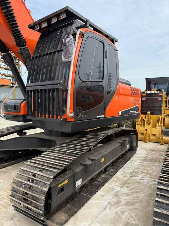 Used Doosan DX225LC-9C Hydraulic Excavator 25 Ton Doosan Dx225 Crawler Excavator with Excellent Performance Low Price for Sale - Багер: слика 2 Used Doosan DX225LC-9C Hydraulic Excavator 25 Ton Doosan Dx225 Crawler Excavator with Excellent Performance Low Price for Sale - Багер: слика 2