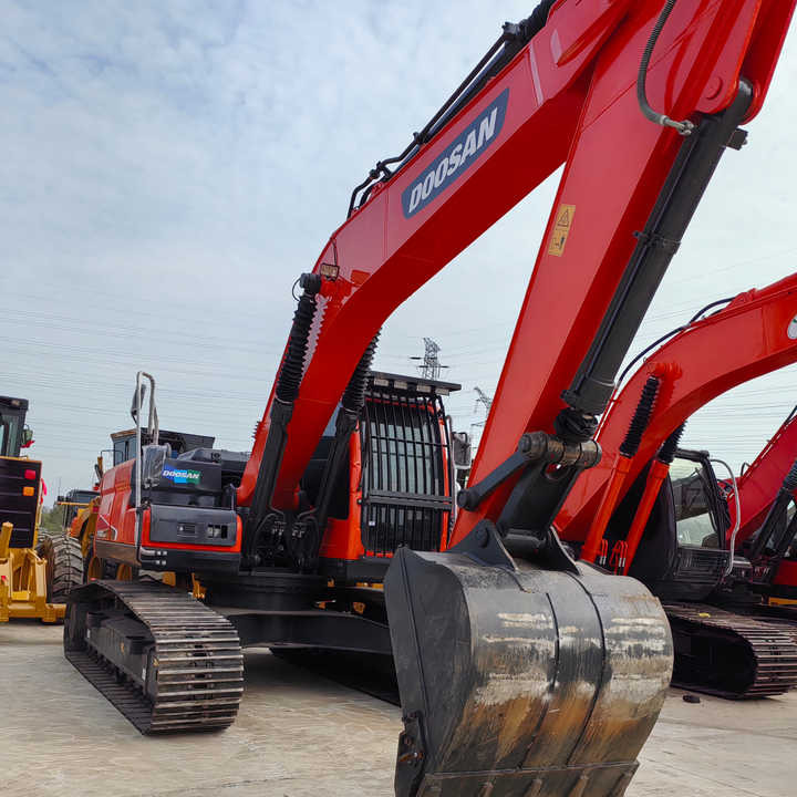 Used Doosan DX225LC-9C Hydraulic Excavator 25 Ton Doosan Dx225 Crawler Excavator with Excellent Performance Low Price for Sale - Багер: слика 1 Used Doosan DX225LC-9C Hydraulic Excavator 25 Ton Doosan Dx225 Crawler Excavator with Excellent Performance Low Price for Sale - Багер: слика 1