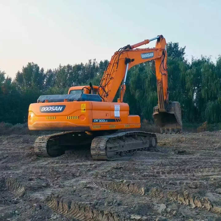 Used Doosan Dx300LC Model Excavator Second Hand Machine Popular Brand Korean Doosan Hydraulic Machinery - Багер: слика 1 Used Doosan Dx300LC Model Excavator Second Hand Machine Popular Brand Korean Doosan Hydraulic Machinery - Багер: слика 1