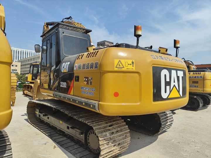 Used Excavator Catterpiller Cat320D with Wide Track Shoe Hot Sale Used Engineering & Construction Machinery - Багер: слика 3 Used Excavator Catterpiller Cat320D with Wide Track Shoe Hot Sale Used Engineering & Construction Machinery - Багер: слика 3