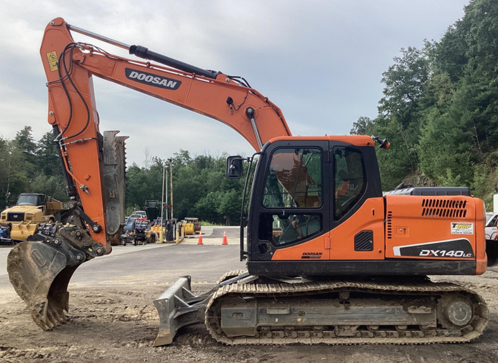 Used Excavator Doosan DX140 Excavators Mini Equipment Earth Moving Machinery Doosan Digger Excavator for Sale - Багер гасеничар: слика 3 Used Excavator Doosan DX140 Excavators Mini Equipment Earth Moving Machinery Doosan Digger Excavator for Sale - Багер гасеничар: слика 3