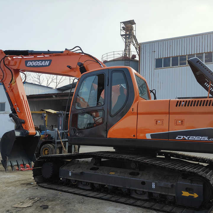 Used Excavator Doosan DX225LC-9 Excavators Mini Equipment Earth Moving Machinery Doosan Digger Excavator for Sale - Багер гасеничар: слика 3 Used Excavator Doosan DX225LC-9 Excavators Mini Equipment Earth Moving Machinery Doosan Digger Excavator for Sale - Багер гасеничар: слика 3