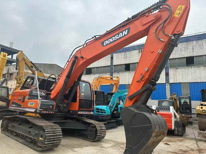 Used Excavator Doosan DX225LC-9 Excavators Mini Equipment Earth Moving Machinery Doosan Digger Excavator for Sale - Багер гасеничар: слика 2 Used Excavator Doosan DX225LC-9 Excavators Mini Equipment Earth Moving Machinery Doosan Digger Excavator for Sale - Багер гасеничар: слика 2