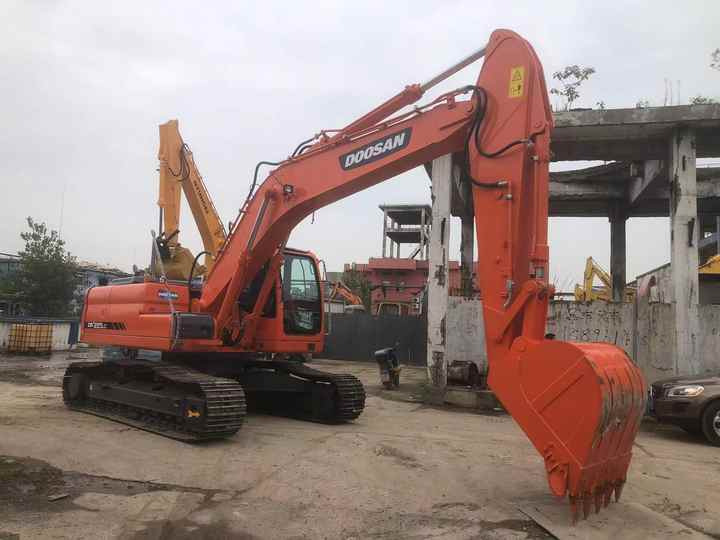 Used Excavator Doosan DX225LC Excavators Mini Equipment Earth Moving Machinery Doosan Digger Excavator for Sale - Багер гасеничар: слика 4 Used Excavator Doosan DX225LC Excavators Mini Equipment Earth Moving Machinery Doosan Digger Excavator for Sale - Багер гасеничар: слика 4