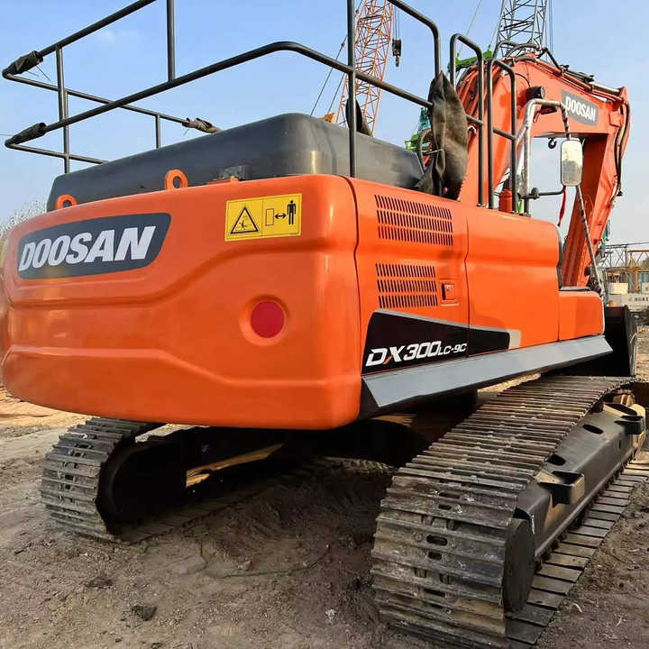 Used Excavator Doosan DX300 Excavators Mini Equipment Earth Moving Machinery Doosan Digger Excavator for Sale - Багер гасеничар: слика 4 Used Excavator Doosan DX300 Excavators Mini Equipment Earth Moving Machinery Doosan Digger Excavator for Sale - Багер гасеничар: слика 4