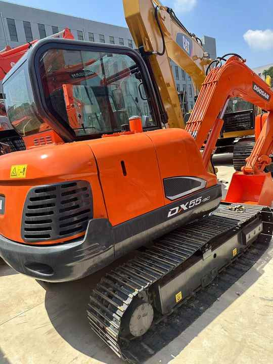 Used Excavator Doosan DX55 Excavators Mini Equipment Earth Moving Machinery Doosan Digger Excavator for Sale - Багер гасеничар: слика 3 Used Excavator Doosan DX55 Excavators Mini Equipment Earth Moving Machinery Doosan Digger Excavator for Sale - Багер гасеничар: слика 3