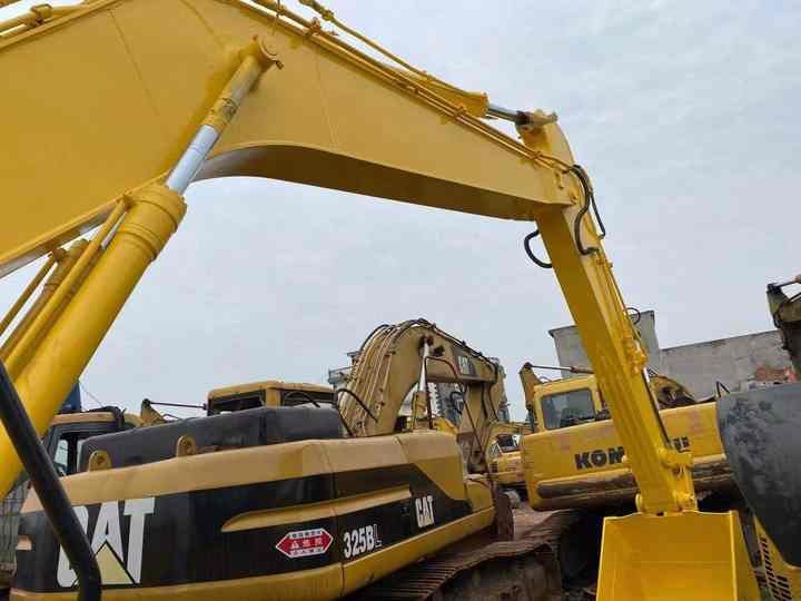 Used Good Quality Japan Original PC200-7 in Good Condition PC200-7 Komatsu - Багер гасеничар: слика 5 Used Good Quality Japan Original PC200-7 in Good Condition PC200-7 Komatsu - Багер гасеничар: слика 5