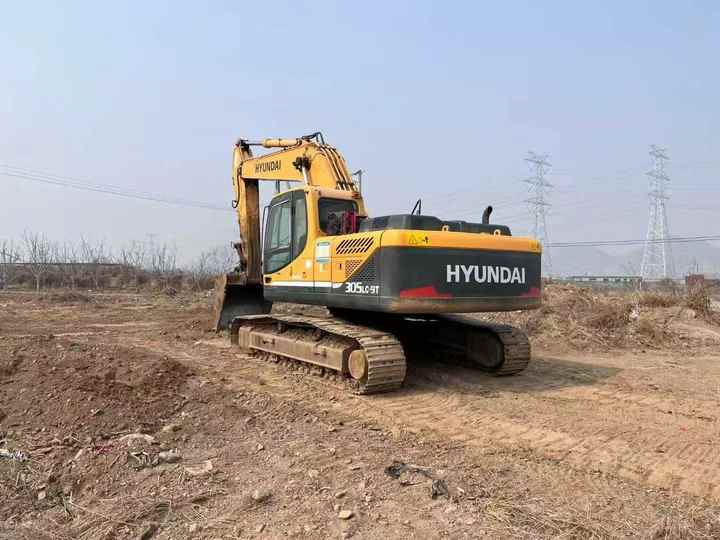 Used HYUNDAI 305LC-9T Crawler Excavator with good performance Hyundai30 tons earthmoving machinery with low price on-sale - Багер гасеничар: слика 3 Used HYUNDAI 305LC-9T Crawler Excavator with good performance Hyundai30 tons earthmoving machinery with low price on-sale - Багер гасеничар: слика 3