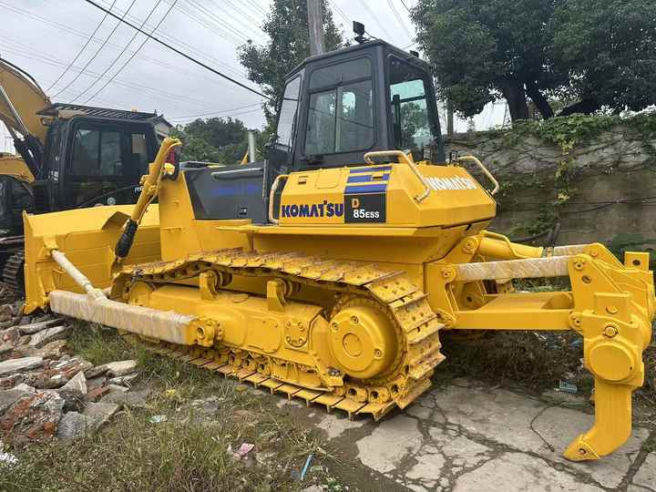 Used Japan Komatsu D85ESS Dozer with Ripper Komatsu D85 Crawler Bulldozer with Excellent Performance Low Price for Sale - Булдожер: слика 3 Used Japan Komatsu D85ESS Dozer with Ripper Komatsu D85 Crawler Bulldozer with Excellent Performance Low Price for Sale - Булдожер: слика 3