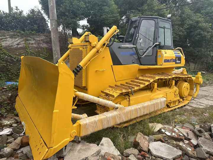 Used Japan Komatsu D85ESS Dozer with Ripper Komatsu D85 Crawler Bulldozer with Excellent Performance Low Price for Sale - Булдожер: слика 2 Used Japan Komatsu D85ESS Dozer with Ripper Komatsu D85 Crawler Bulldozer with Excellent Performance Low Price for Sale - Булдожер: слика 2