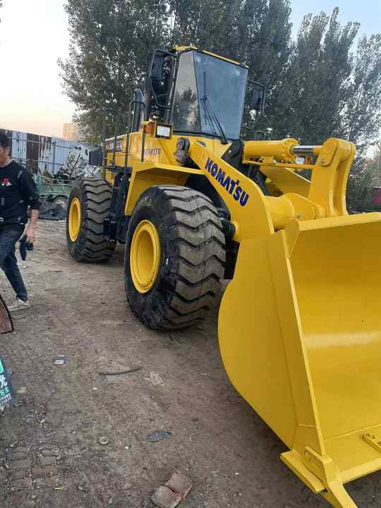 Used Komatsu WA380-3 Front Loader in Very Good Condition Strong Power komatsu 380 Wheel Loader Low Price Hot Sale - Натоварувач на тркала: слика 2 Used Komatsu WA380-3 Front Loader in Very Good Condition Strong Power komatsu 380 Wheel Loader Low Price Hot Sale - Натоварувач на тркала: слика 2
