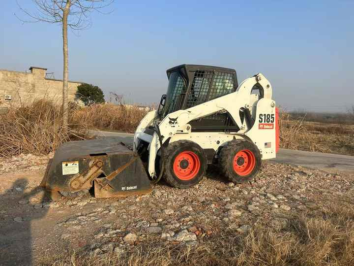 Used bobcat s185 skid steer loader on sale 100% excellent condition bobcat brand s185 s300 s550 s16 s18 skid steer sale - Компактен натоварувач: слика 5 Used bobcat s185 skid steer loader on sale 100% excellent condition bobcat brand s185 s300 s550 s16 s18 skid steer sale - Компактен натоварувач: слика 5