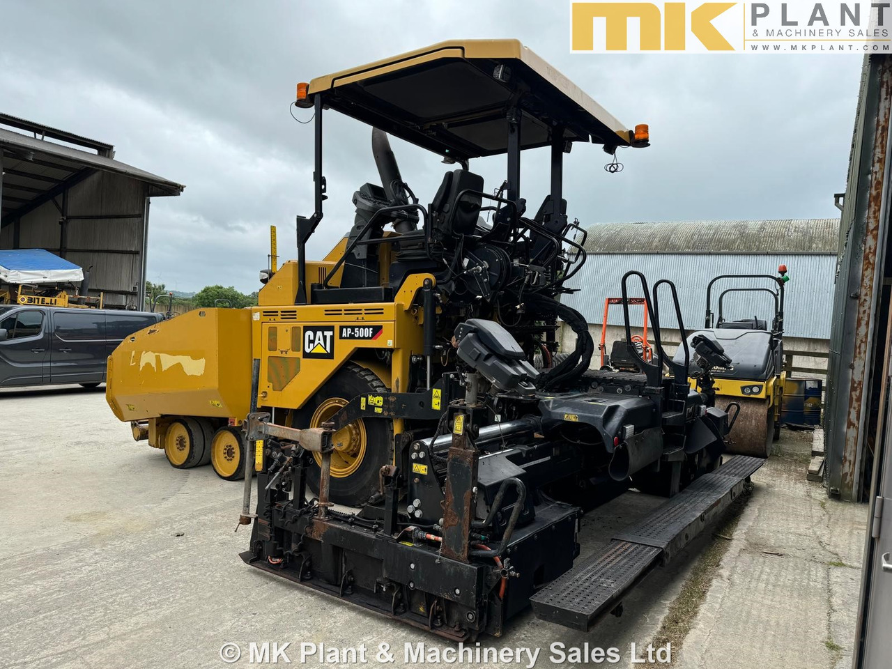 CATERPILLAR AP500F - Асфалтен поплочувач: слика 3 CATERPILLAR AP500F - Асфалтен поплочувач: слика 3