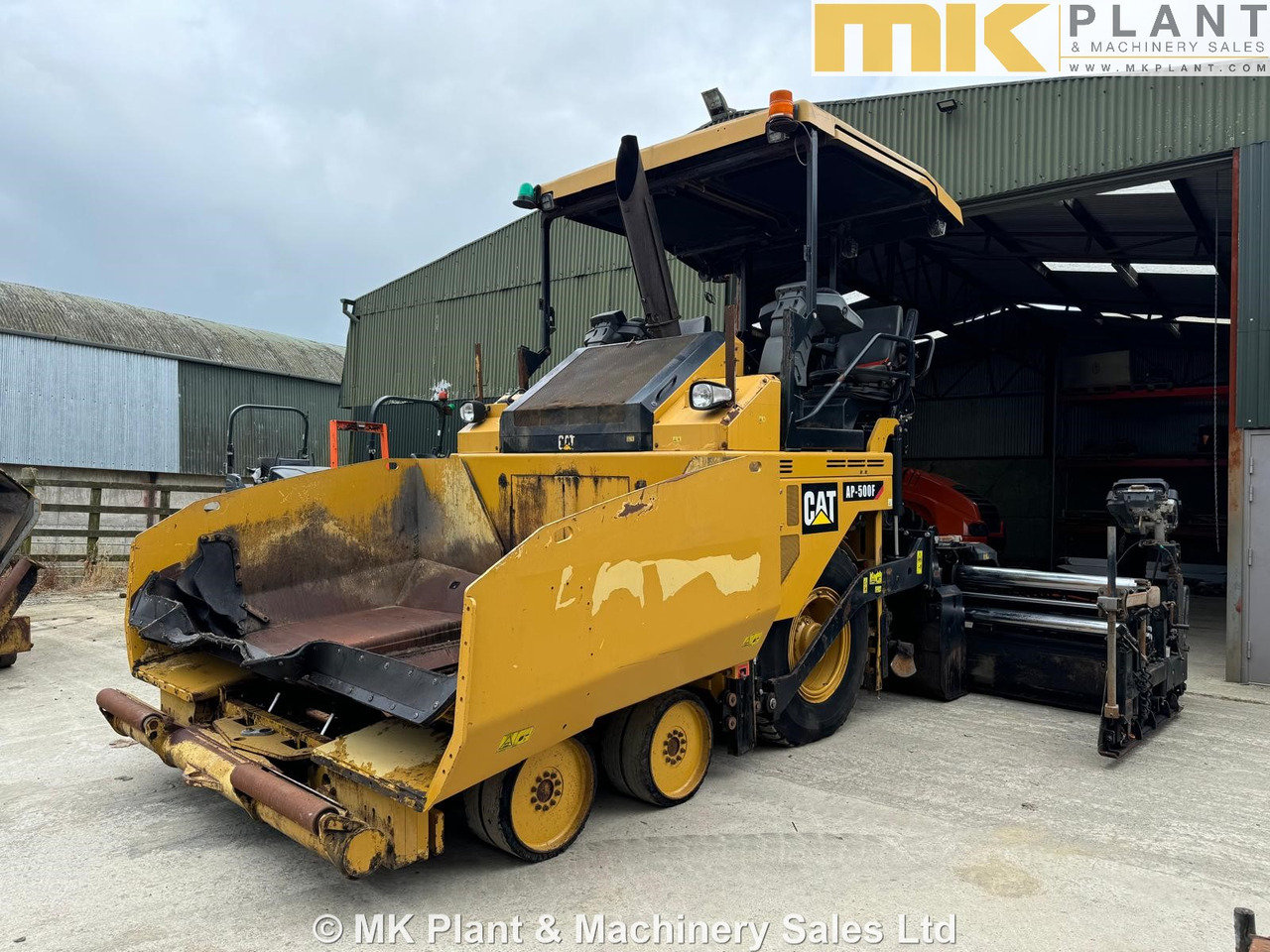CATERPILLAR AP500F - Асфалтен поплочувач: слика 2 CATERPILLAR AP500F - Асфалтен поплочувач: слика 2
