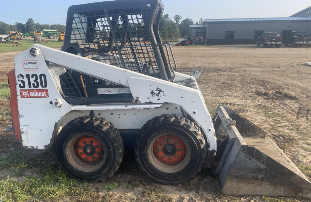BOBCAT S130 - Компактен натоварувач: слика 1 BOBCAT S130 - Компактен натоварувач: слика 1