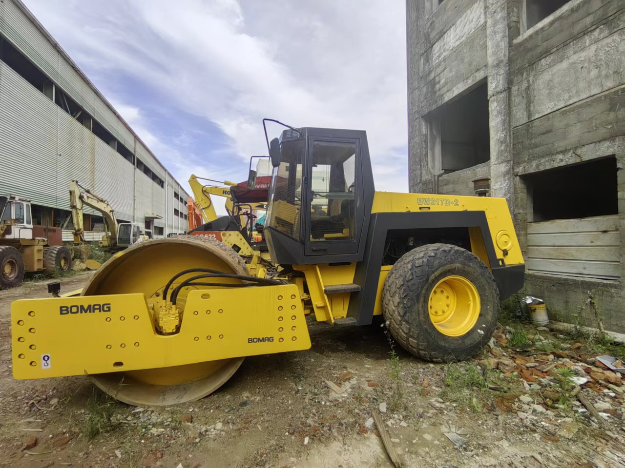 BOMAG BW217D - Ваљак за пат: слика 2 BOMAG BW217D - Ваљак за пат: слика 2