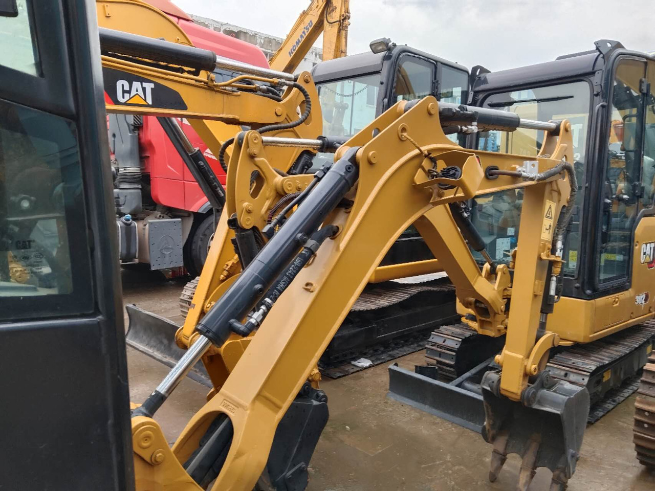 CATERPILLAR 302 - Мини багер: слика 2 CATERPILLAR 302 - Мини багер: слика 2