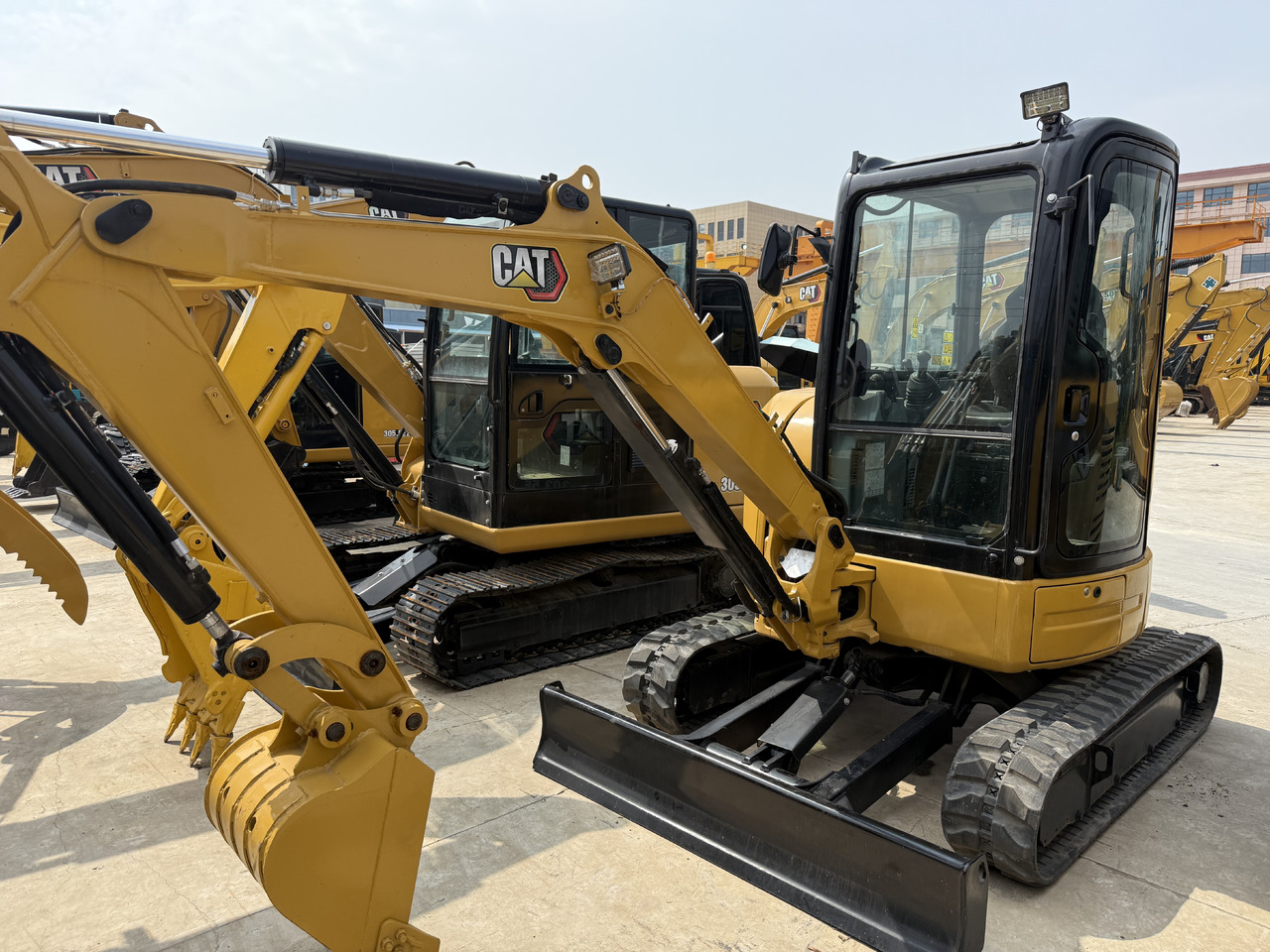 CATERPILLAR 303.5E - Мини багер: слика 2 CATERPILLAR 303.5E - Мини багер: слика 2