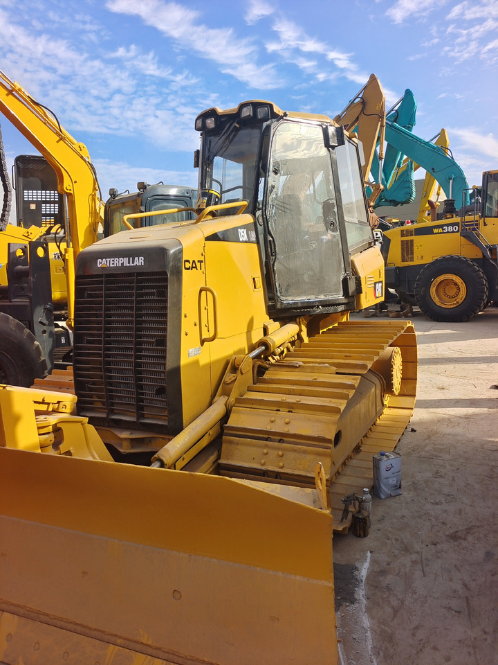 CATERPILLAR D3K - Булдожер: слика 1 CATERPILLAR D3K - Булдожер: слика 1