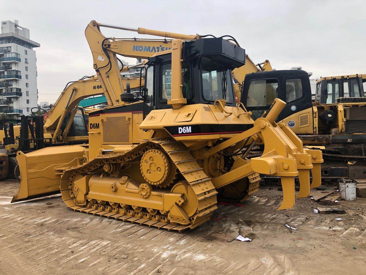 CATERPILLAR D6M - Булдожер: слика 2 CATERPILLAR D6M - Булдожер: слика 2