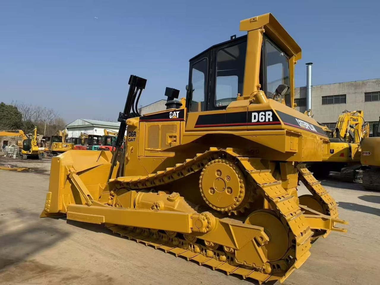 CATERPILLAR D6R - Булдожер: слика 2 CATERPILLAR D6R - Булдожер: слика 2