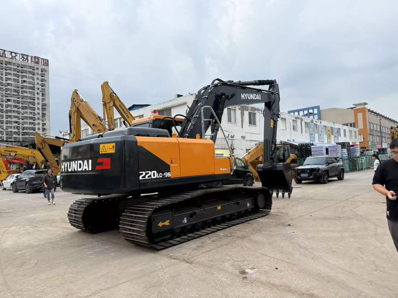HYUNDAI R220LC-9S - Багер гасеничар: слика 1 HYUNDAI R220LC-9S - Багер гасеничар: слика 1