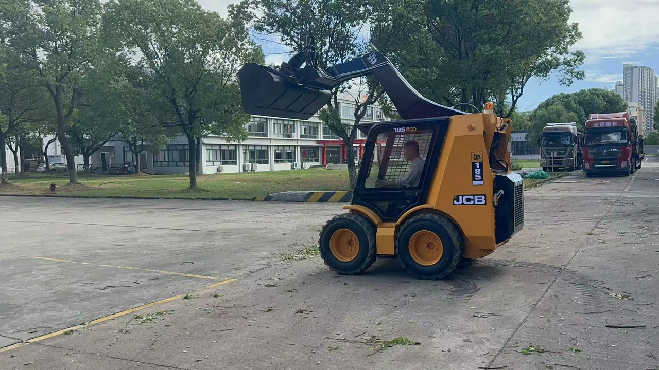 JCB JCB 185 - Компактен натоварувач: слика 1 JCB JCB 185 - Компактен натоварувач: слика 1