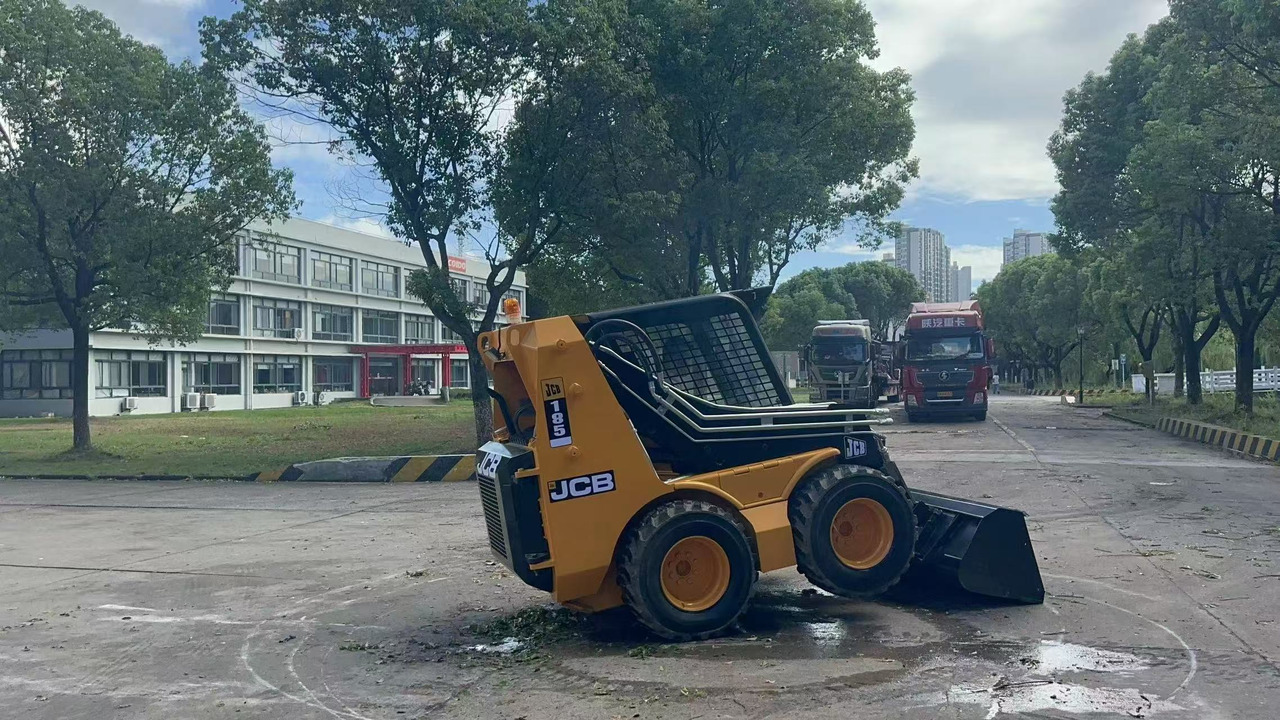 JCB JCB 185 - Компактен натоварувач: слика 4 JCB JCB 185 - Компактен натоварувач: слика 4
