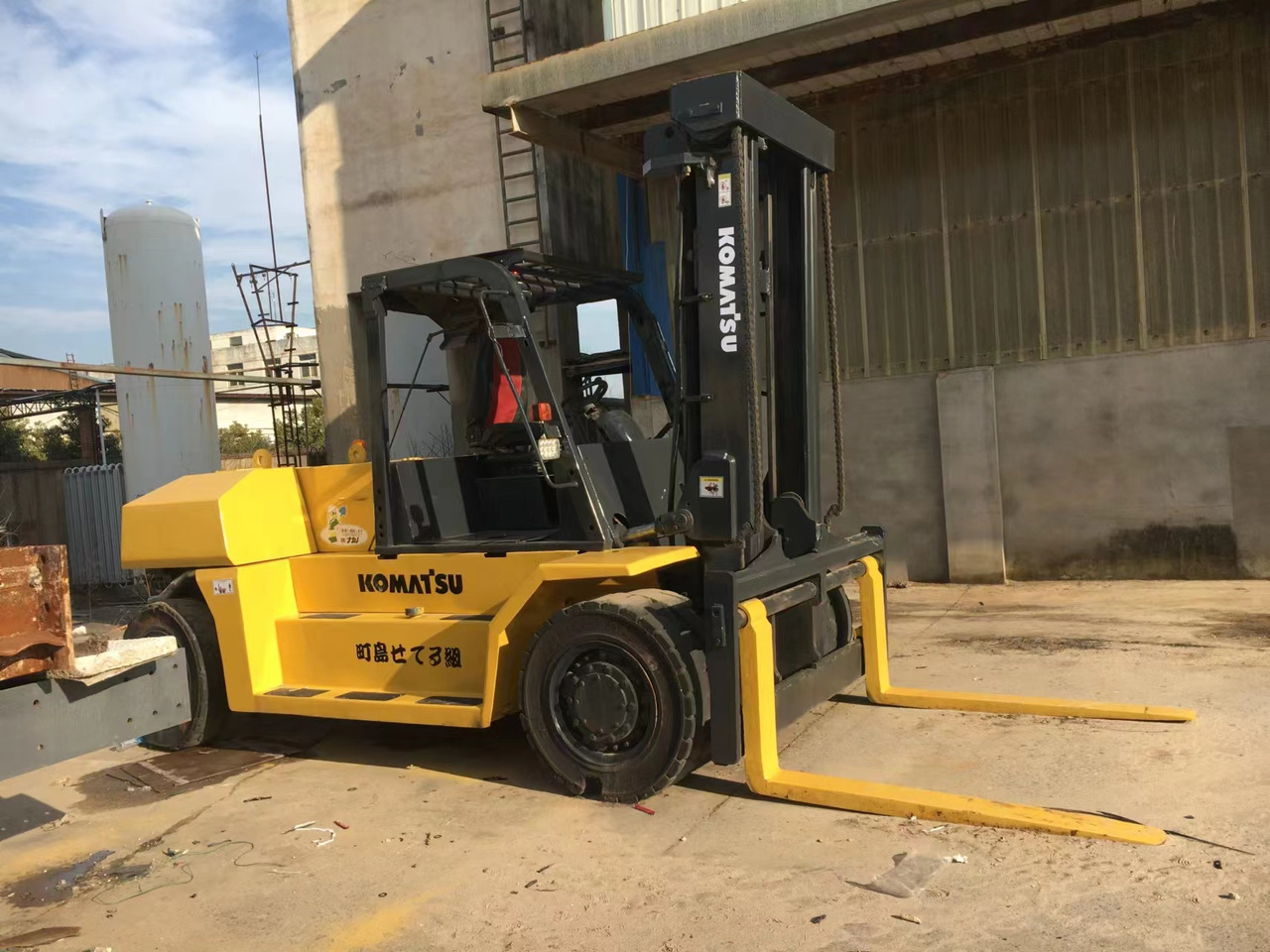 KOMATSU 15-ton - Дизел вилушкар: слика 1 KOMATSU 15-ton - Дизел вилушкар: слика 1