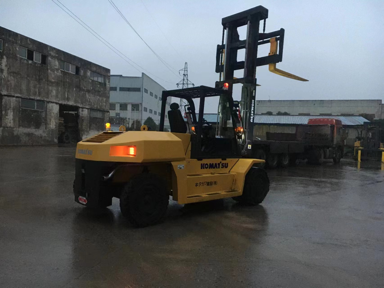 KOMATSU 15-ton - Дизел вилушкар: слика 3 KOMATSU 15-ton - Дизел вилушкар: слика 3