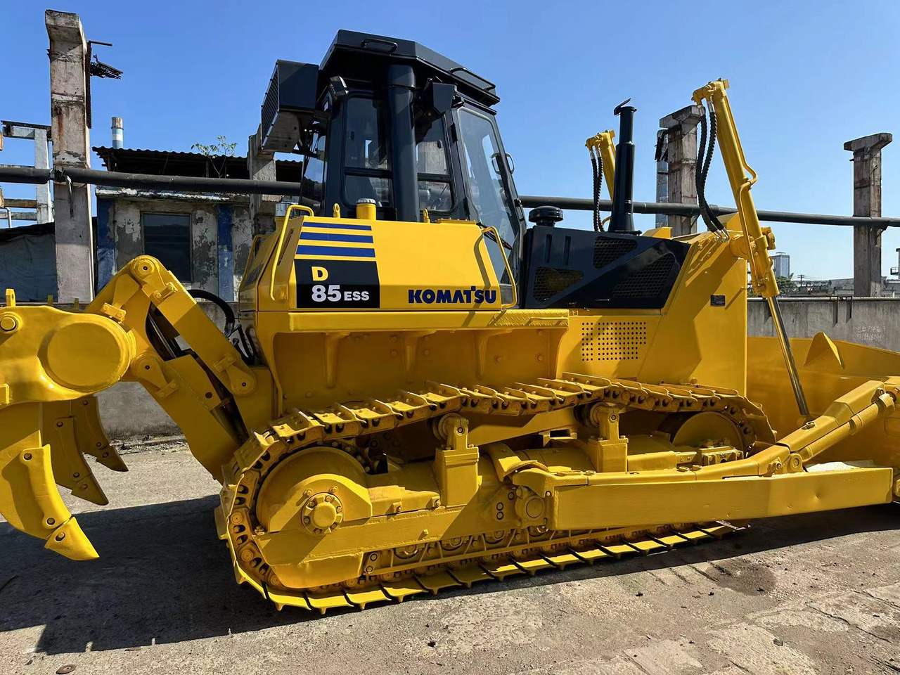 KOMATSU D85ESS - Булдожер: слика 1 KOMATSU D85ESS - Булдожер: слика 1