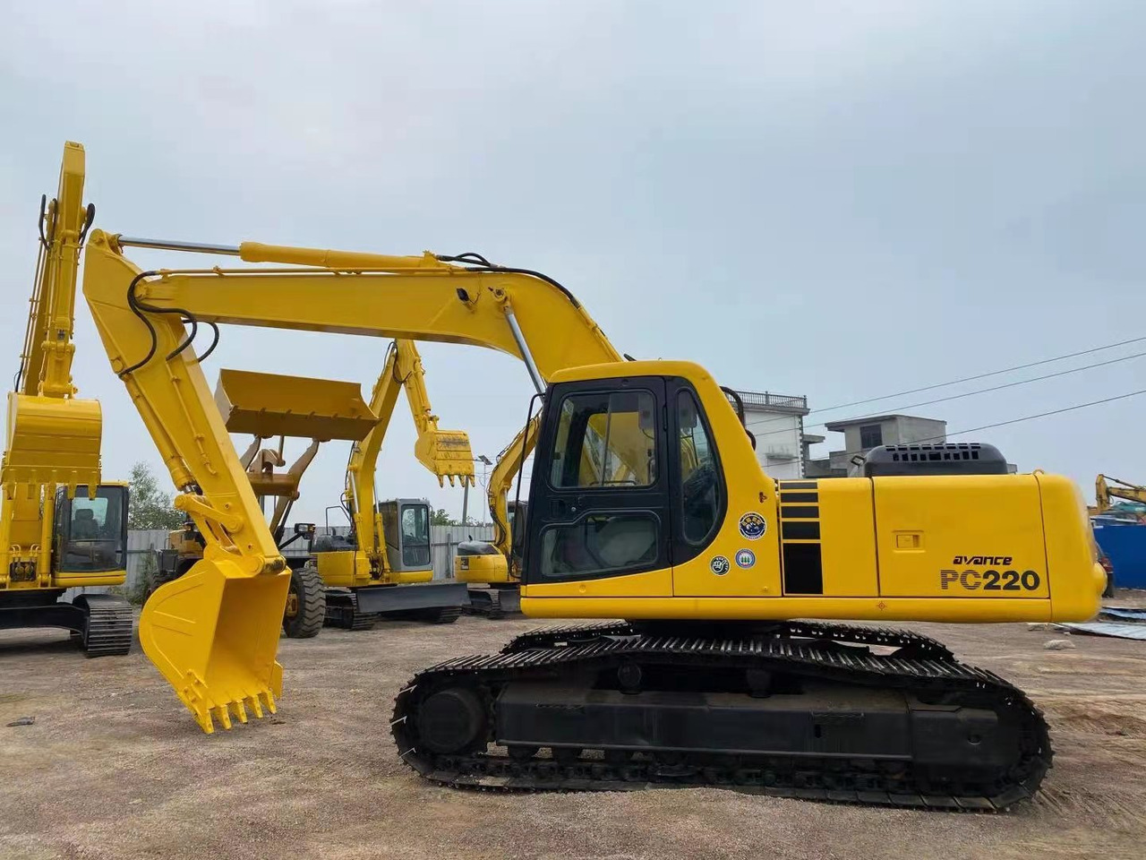 KOMATSU PC220-6 - Багер гасеничар: слика 1 KOMATSU PC220-6 - Багер гасеничар: слика 1