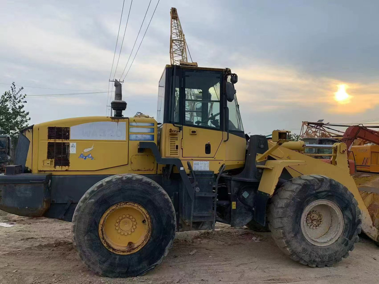 KOMATSU WA320-5 - Натоварувач на тркала: слика 2 KOMATSU WA320-5 - Натоварувач на тркала: слика 2