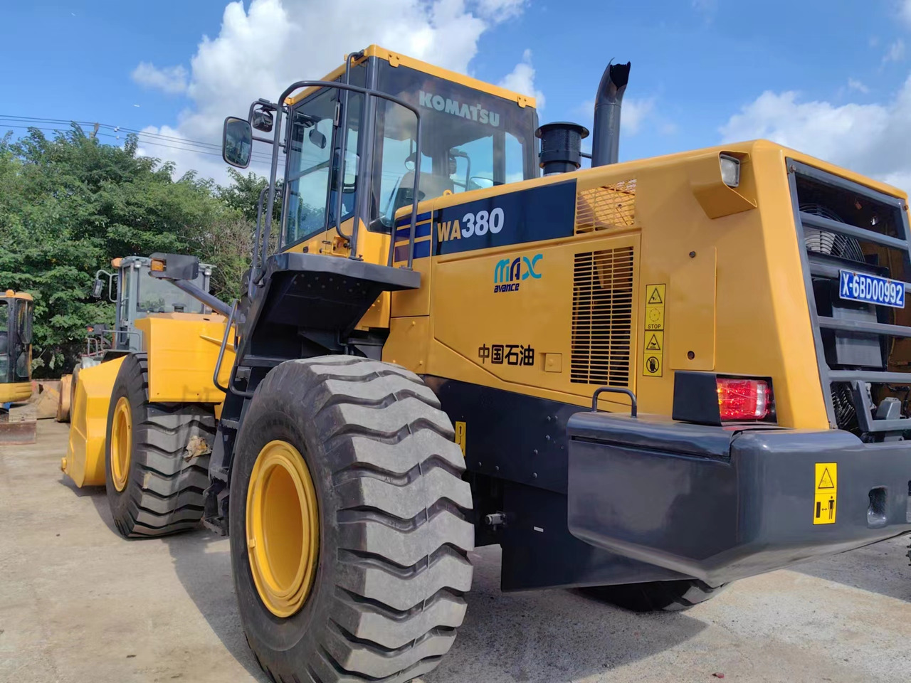 KOMATSU WA380-6 - Натоварувач на тркала: слика 2 KOMATSU WA380-6 - Натоварувач на тркала: слика 2