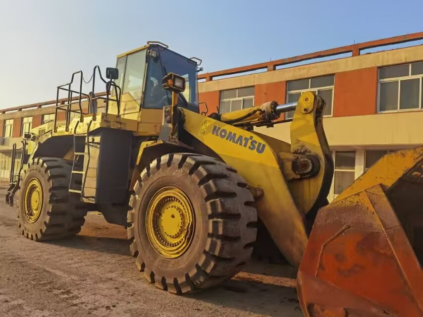 KOMATSU WA600-6 - Натоварувач на тркала: слика 1 KOMATSU WA600-6 - Натоварувач на тркала: слика 1