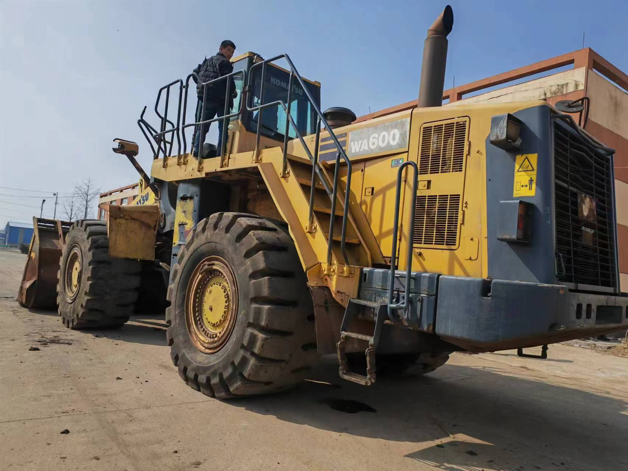 KOMATSU WA600-6 - Натоварувач на тркала: слика 4 KOMATSU WA600-6 - Натоварувач на тркала: слика 4