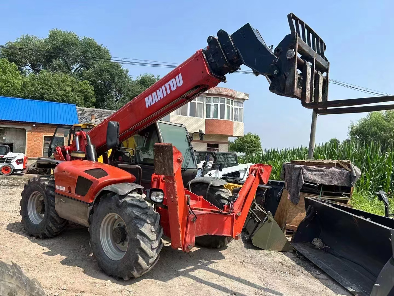 MANITOU MT1740SLT - Телескопски ракувач: слика 1 MANITOU MT1740SLT - Телескопски ракувач: слика 1