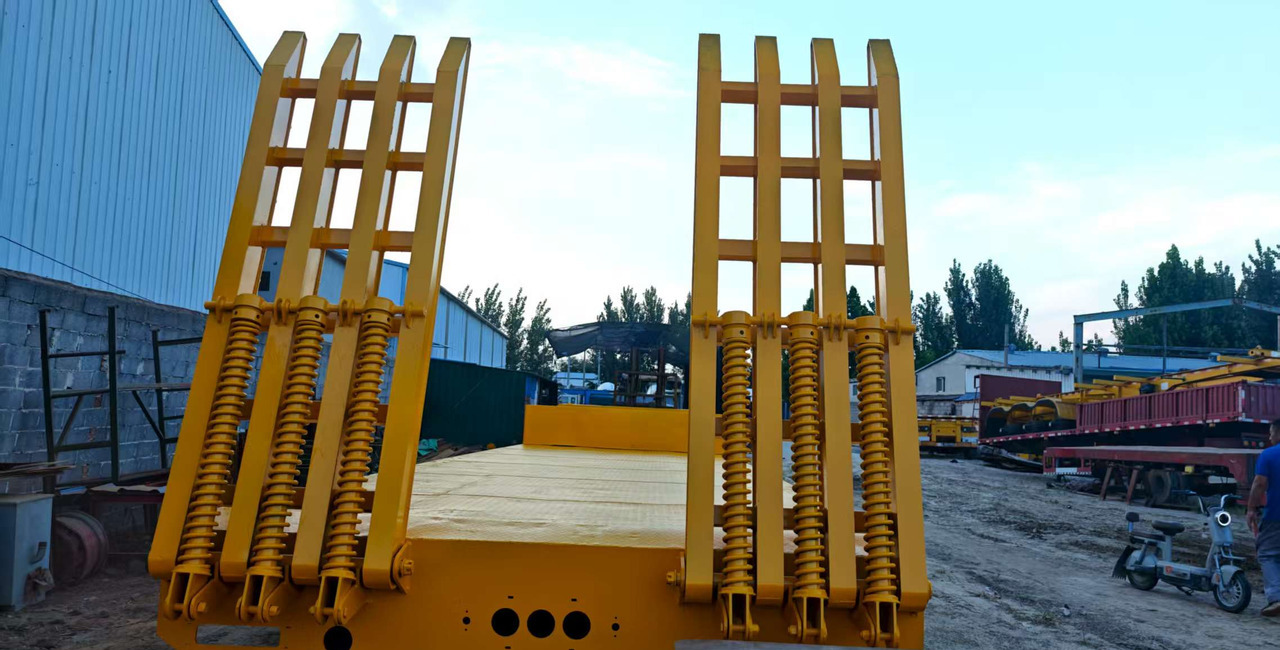 Trailer - Транспортер на контејнер/ Приколка со променливо тело: слика 3 Trailer - Транспортер на контејнер/ Приколка со променливо тело: слика 3