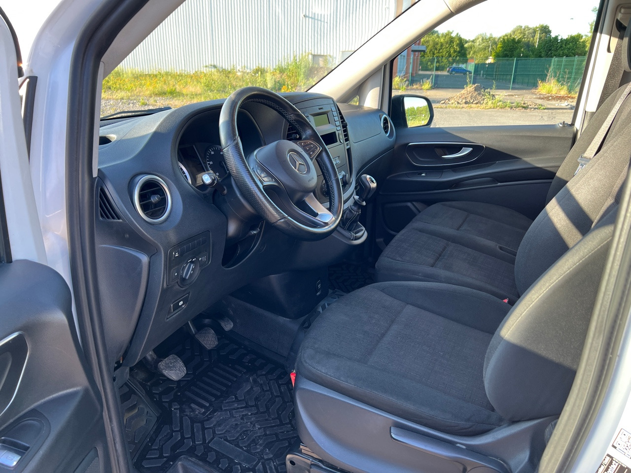 MERCEDES-BENZ VITO 109 Fourgon 1.6 BlueTEC Long Utilitaire - Товарно комбе: слика 3 MERCEDES-BENZ VITO 109 Fourgon 1.6 BlueTEC Long Utilitaire - Товарно комбе: слика 3
