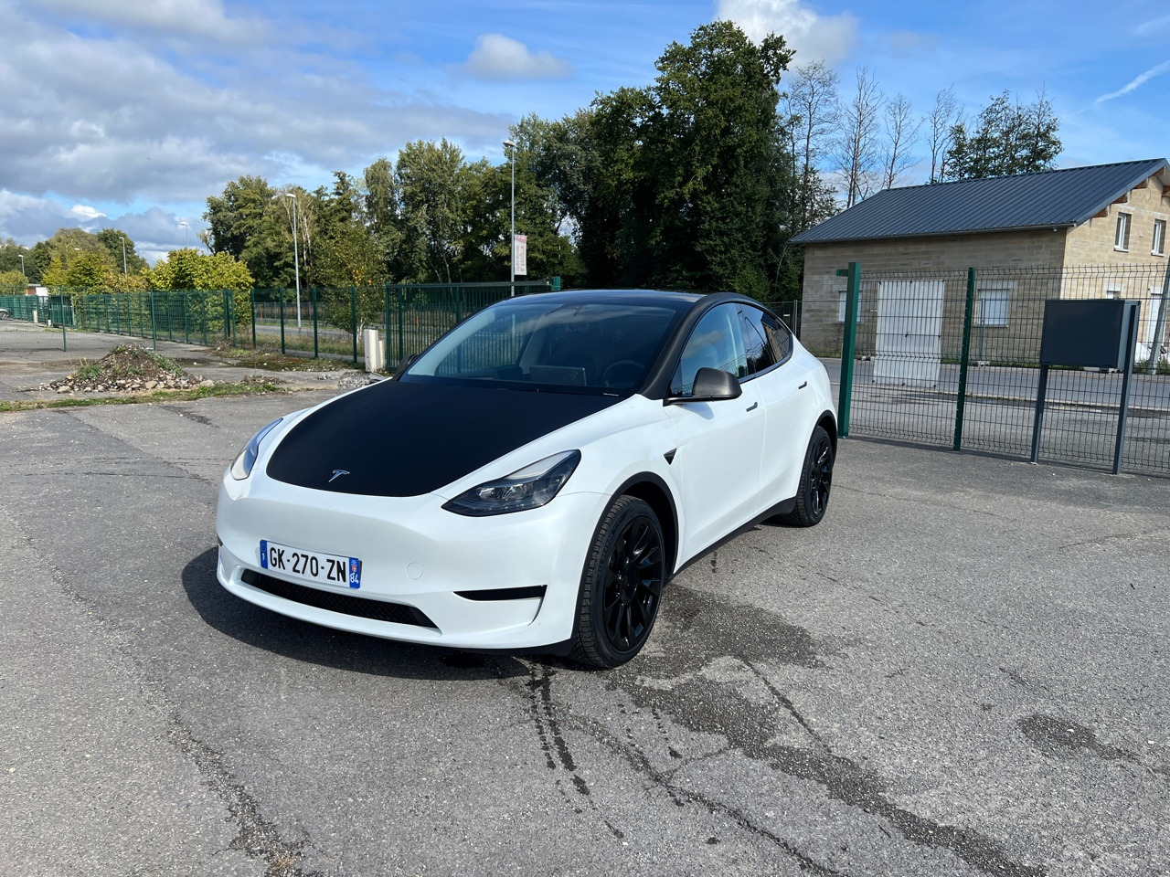 TESLA Model Y – Autopilot – Covering Carbon – Jante 20” - SUV: слика 1 TESLA Model Y – Autopilot – Covering Carbon – Jante 20” - SUV: слика 1
